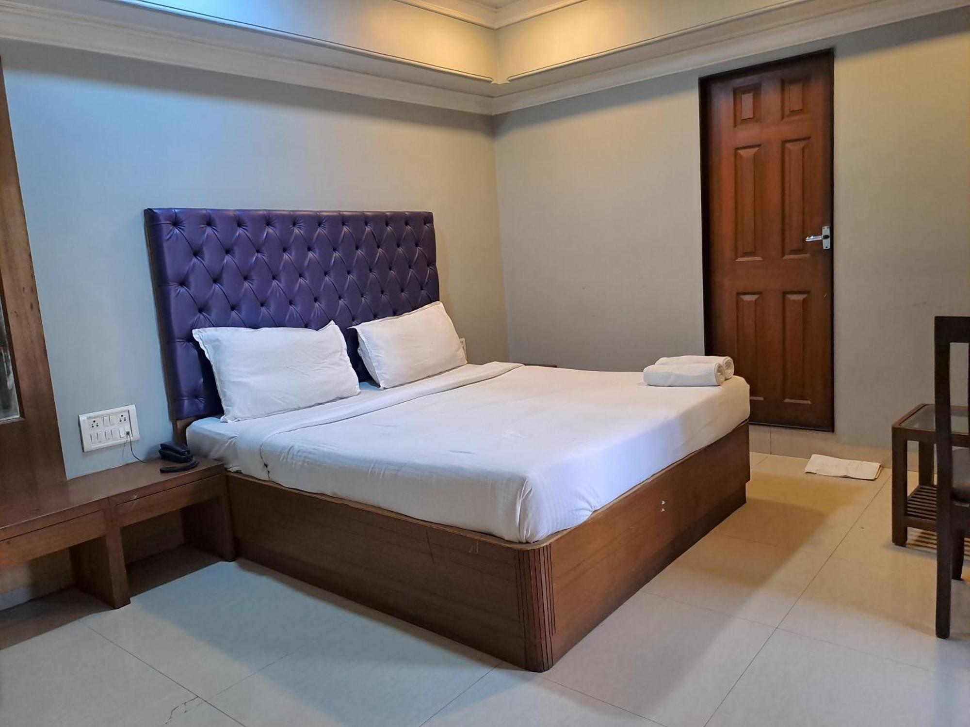 Hotel Cruz Royale Mumbai  Buitenkant foto