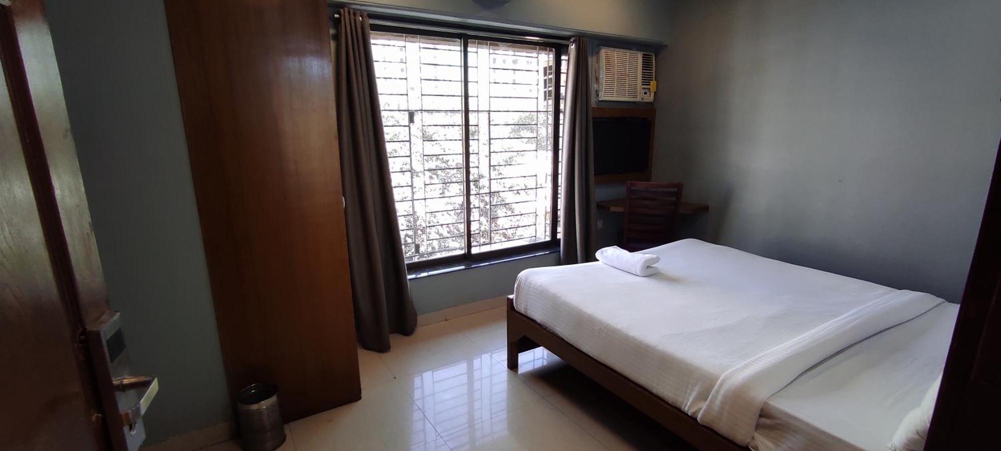 Hotel Cruz Royale Mumbai  Buitenkant foto