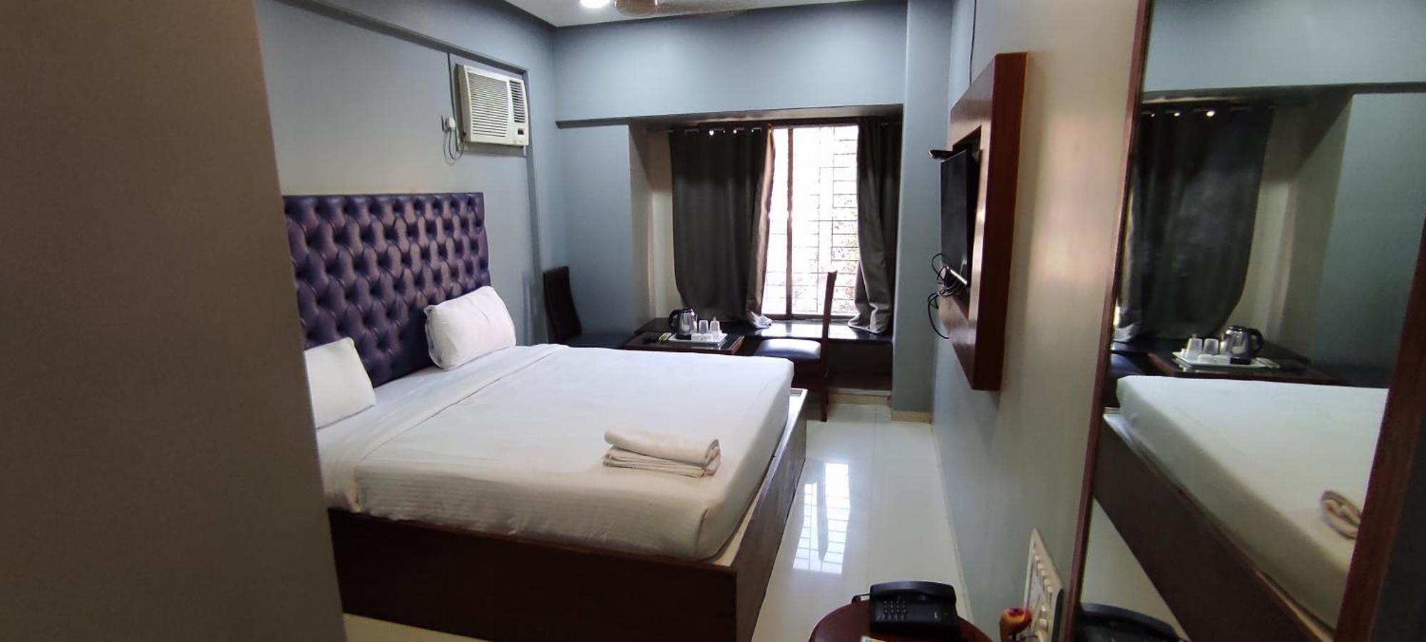 Hotel Cruz Royale Mumbai  Buitenkant foto