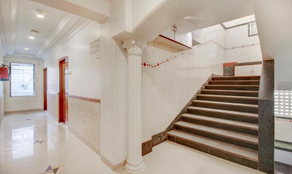 Hotel Cruz Royale Mumbai  Buitenkant foto